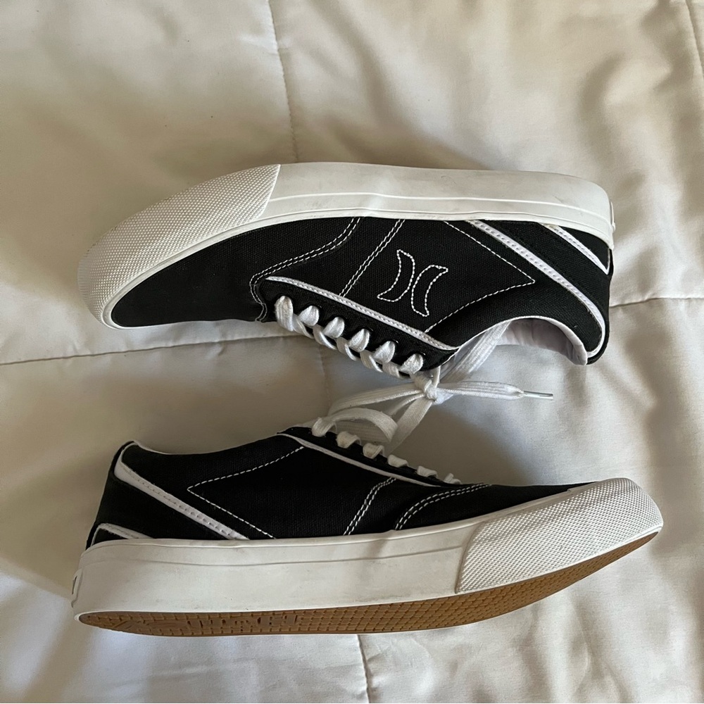 hurley skater shoes